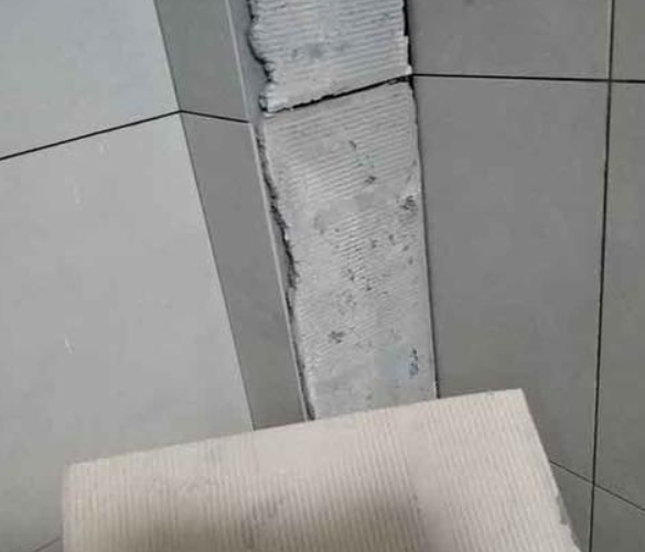东辽瓷砖空鼓维修公司分享下厨房瓷砖脱落的补救措施。